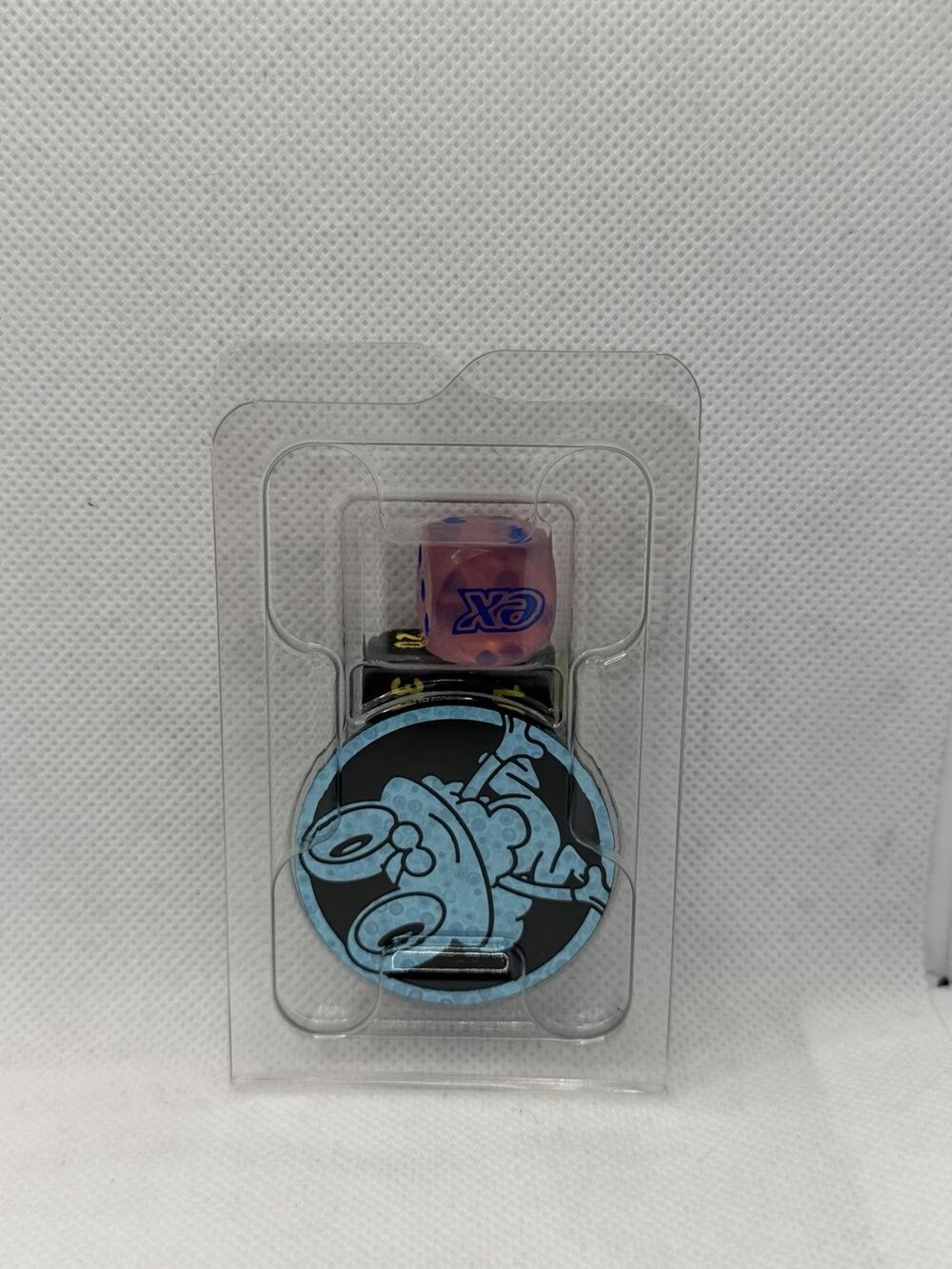 1x Pokémon TCG Froakie Coin + 7pc 16mm D6 Dice Set Black/Pink Numbered